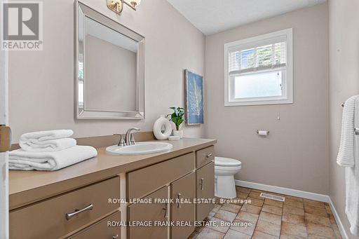 












848 SWISS HEIGHTS

,
Oshawa (Pinecrest),




Ontario
L1K2A9

