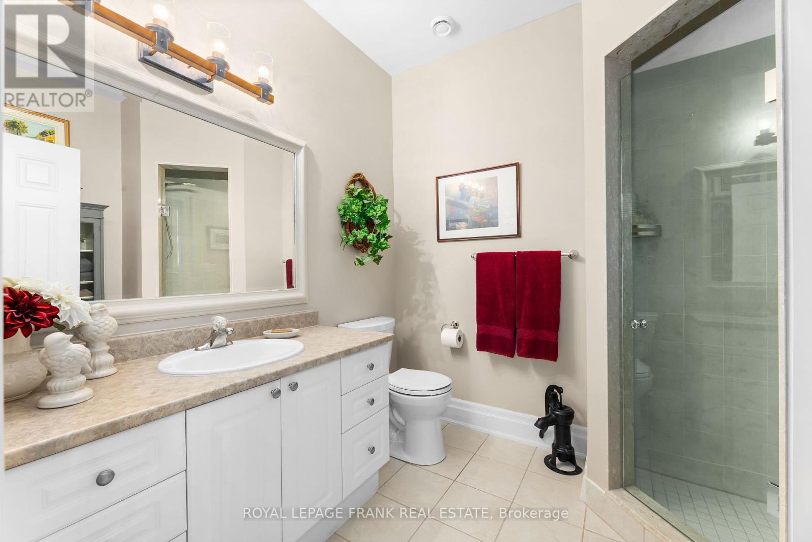 












202 - 72 PINE STREET

,
Port Hope,




Ontario
L1A3G8

