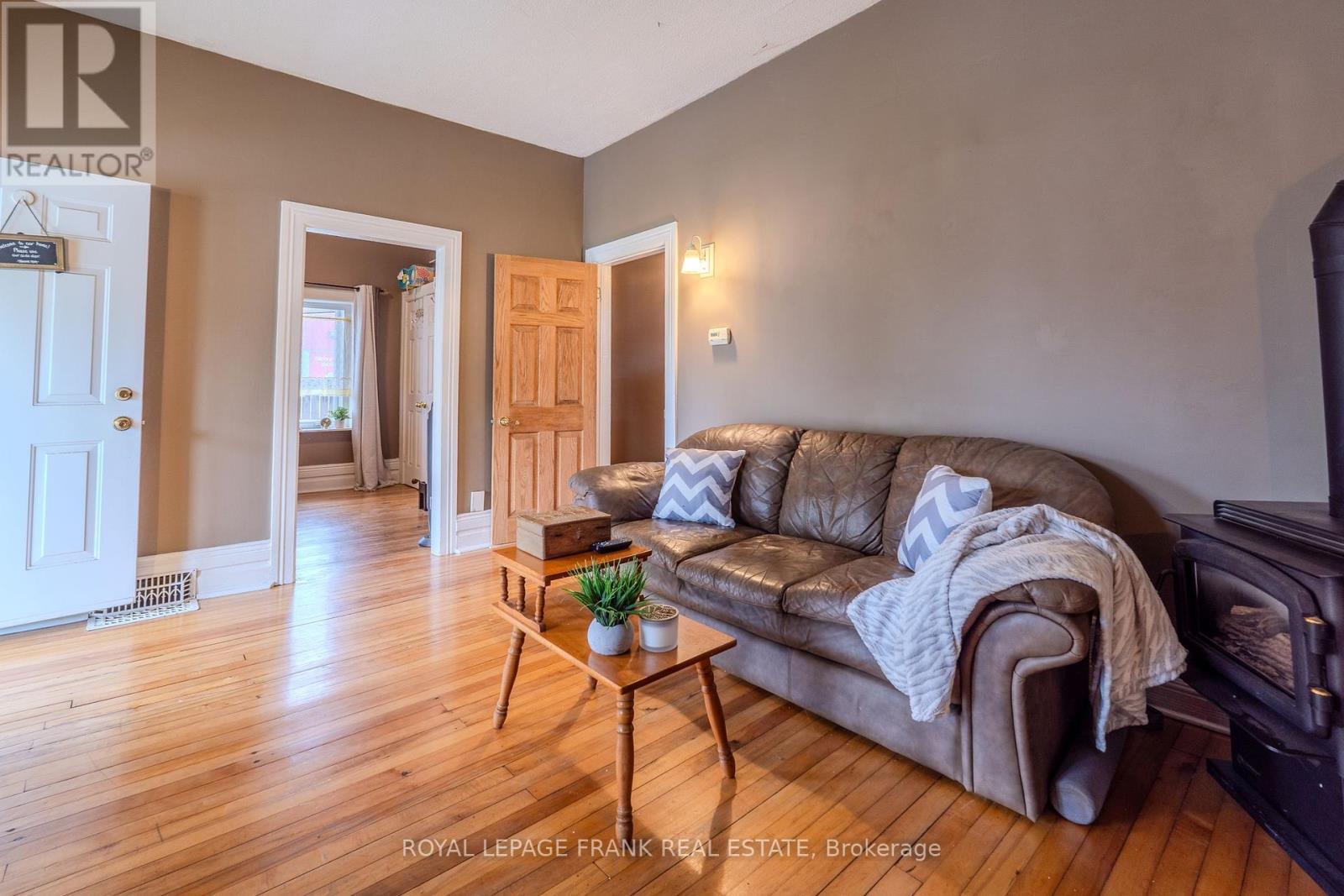 












7 DURHAM STREET W

,
Kawartha Lakes (Lindsay),




Ontario
K9V2P3


