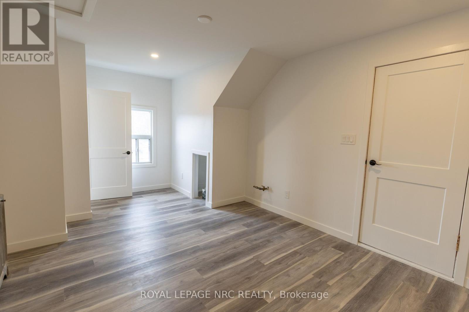 












248 BELL STREET

,
Port Colborne (Killaly East),




Ontario
L3K1J4

