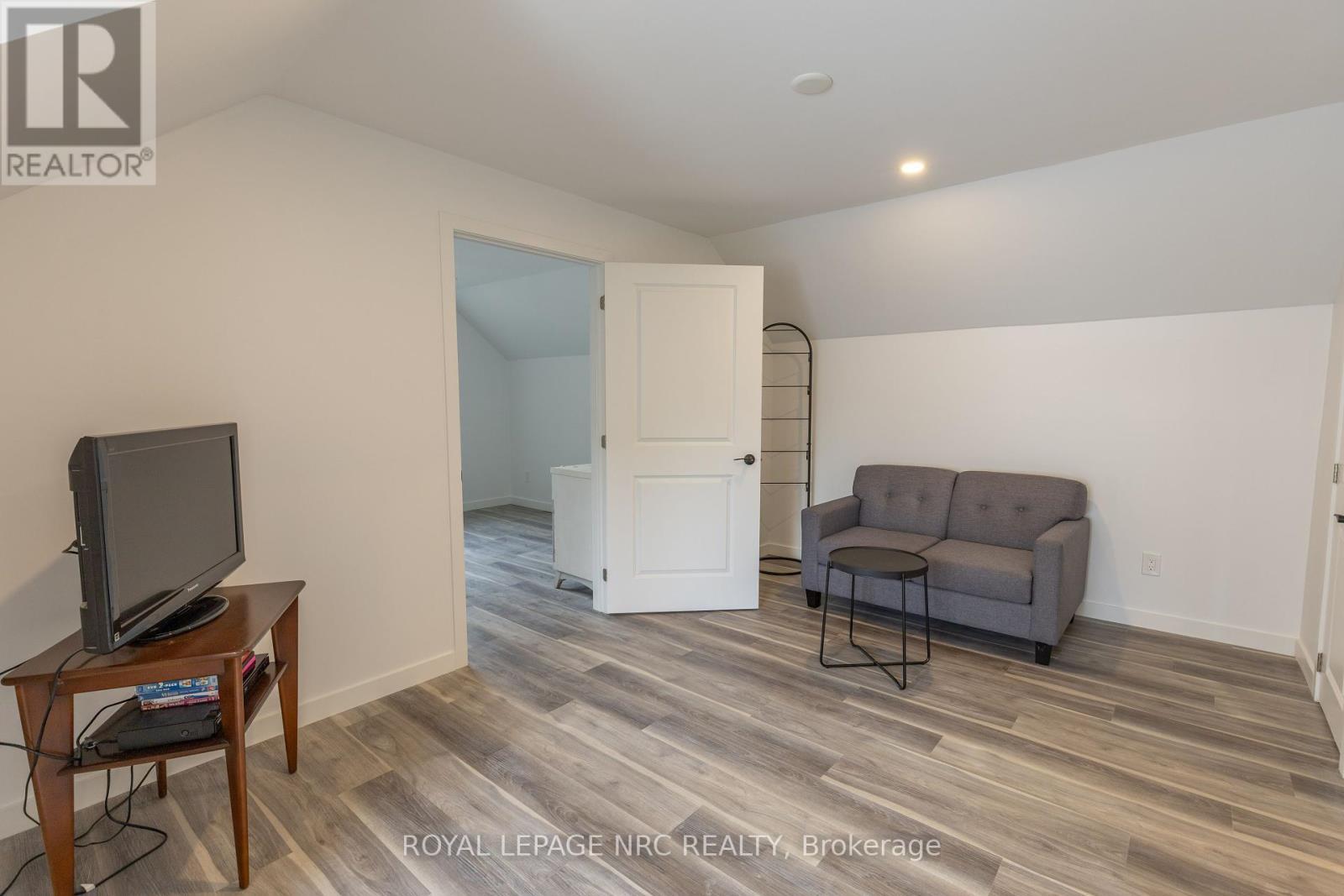 












248 BELL STREET

,
Port Colborne (Killaly East),




Ontario
L3K1J4

