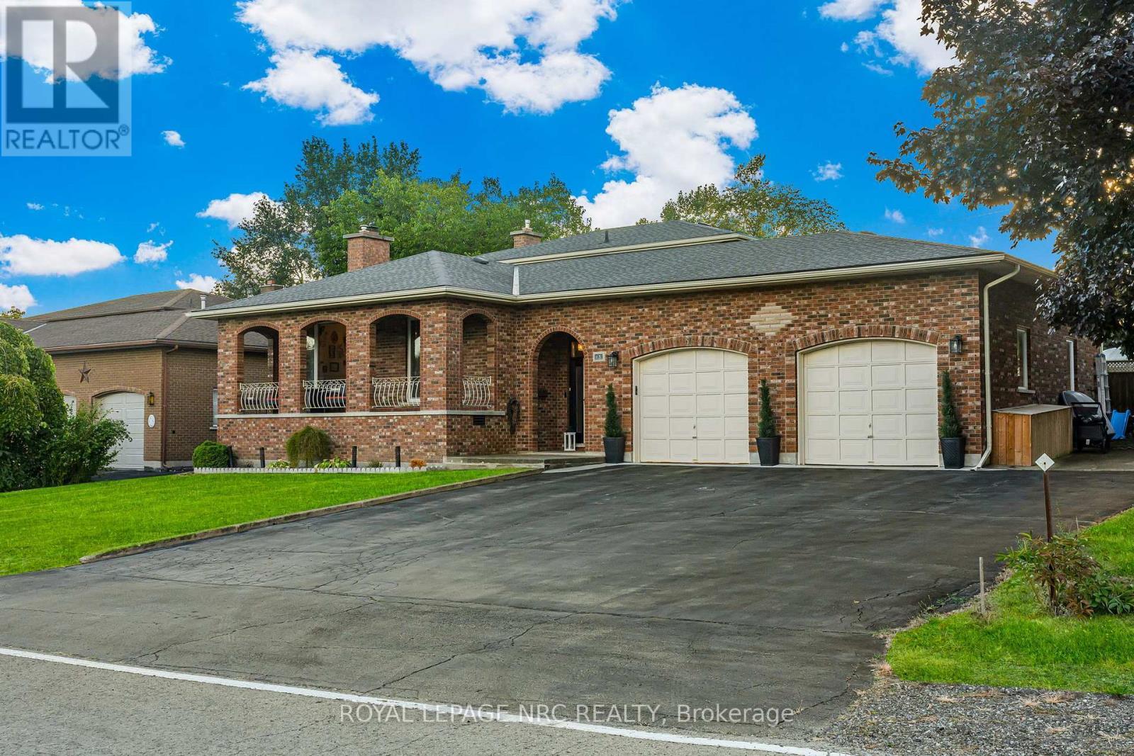 












15 OXFORD BOULEVARD

,
Port Colborne (Main Street),




Ontario
L3K5C8

