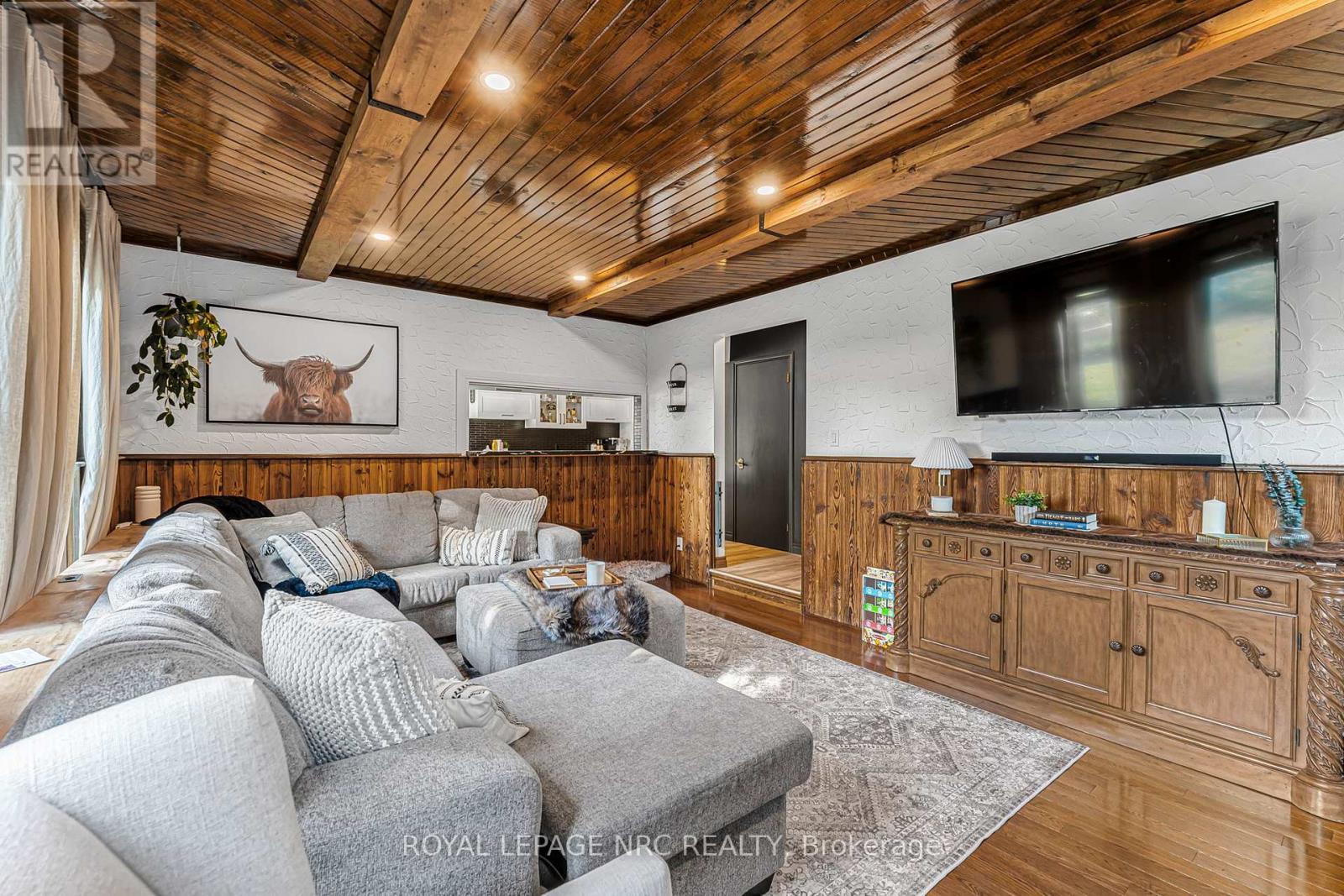 












15 OXFORD BOULEVARD

,
Port Colborne (Main Street),




Ontario
L3K5C8

