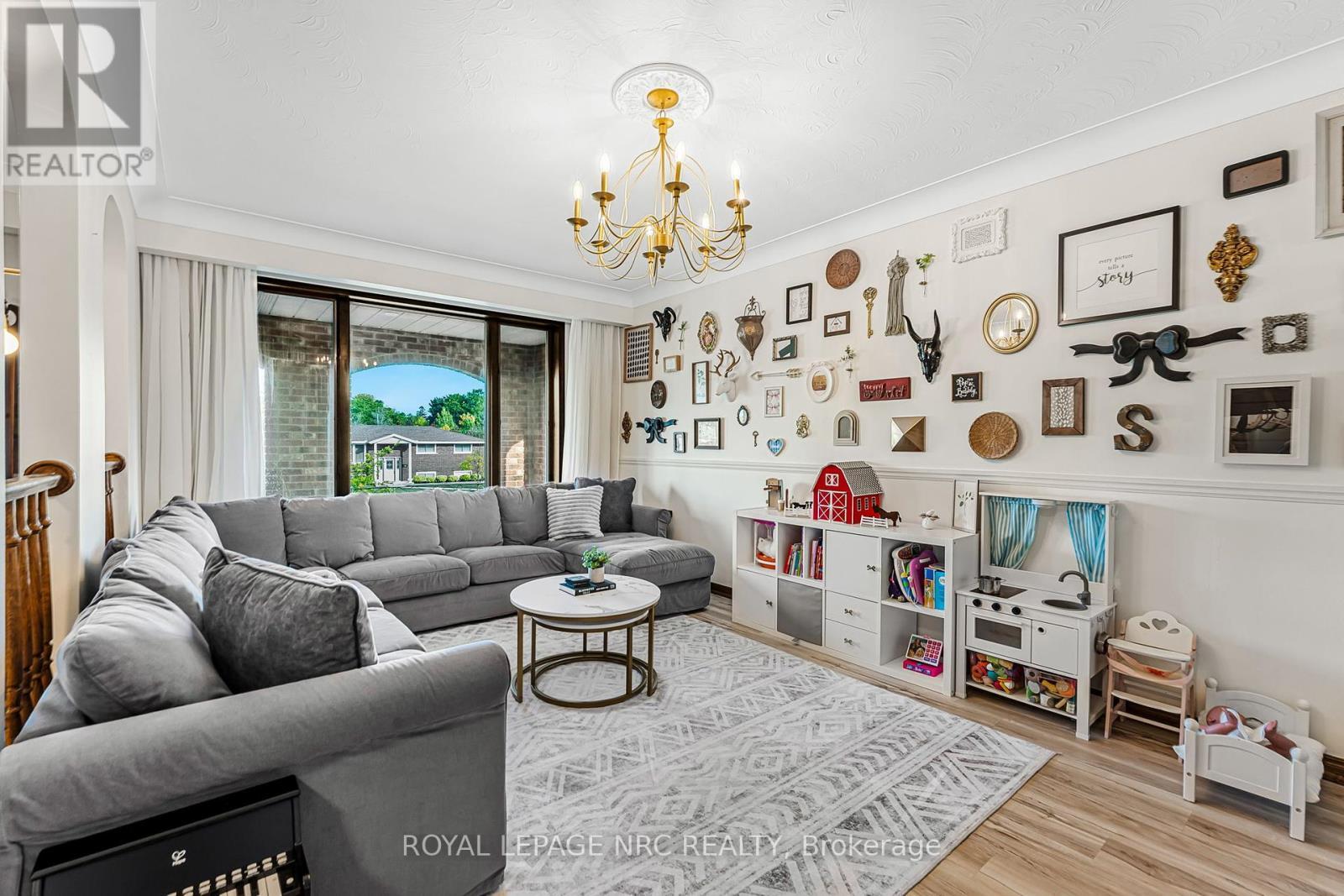 












15 OXFORD BOULEVARD

,
Port Colborne (Main Street),




Ontario
L3K5C8

