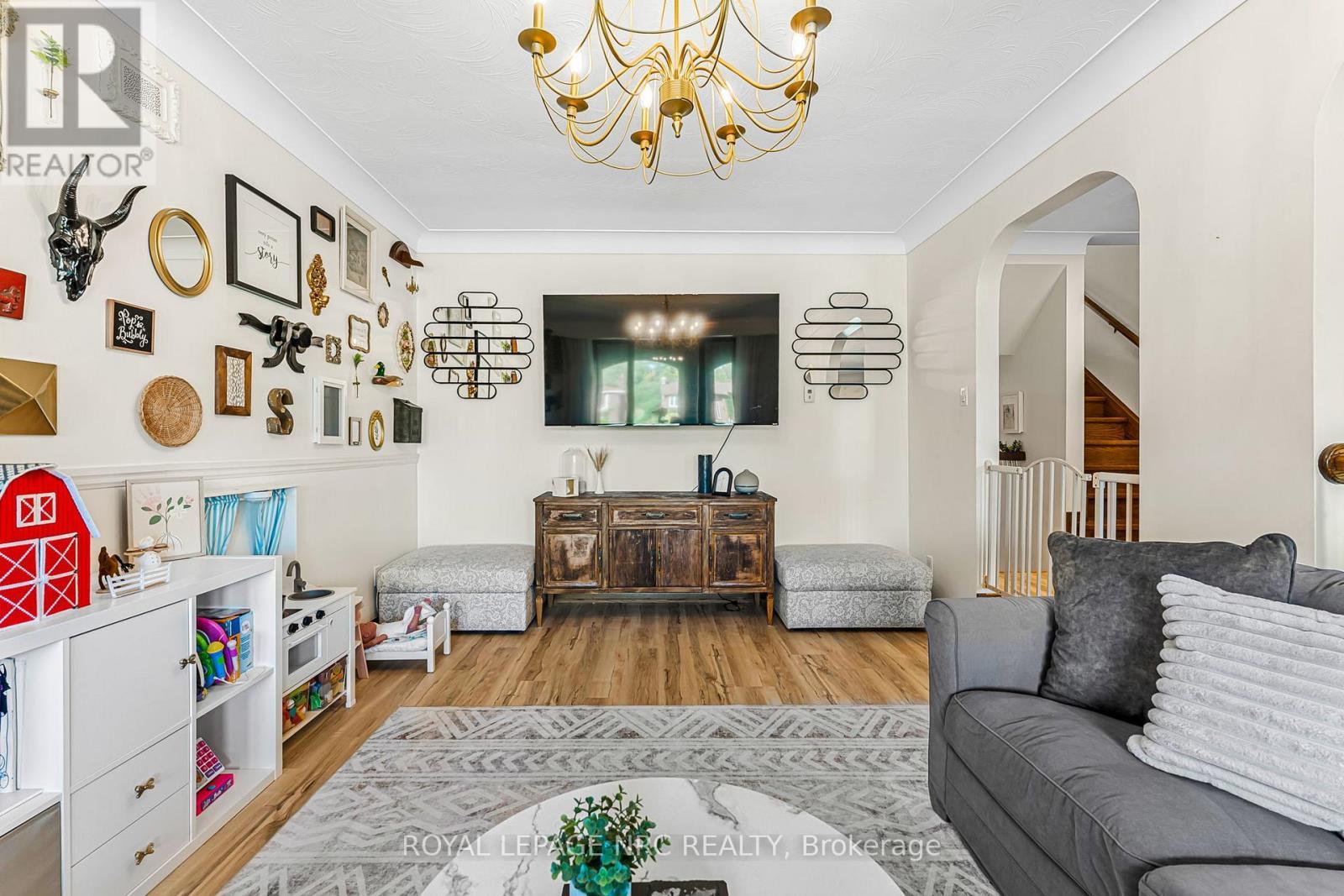 












15 OXFORD BOULEVARD

,
Port Colborne (Main Street),




Ontario
L3K5C8

