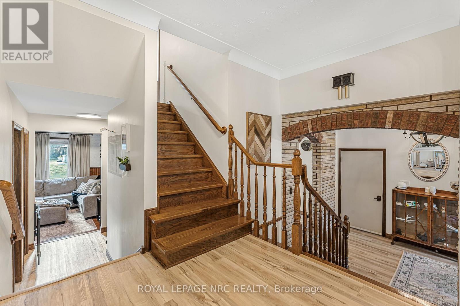 












15 OXFORD BOULEVARD

,
Port Colborne (Main Street),




Ontario
L3K5C8

