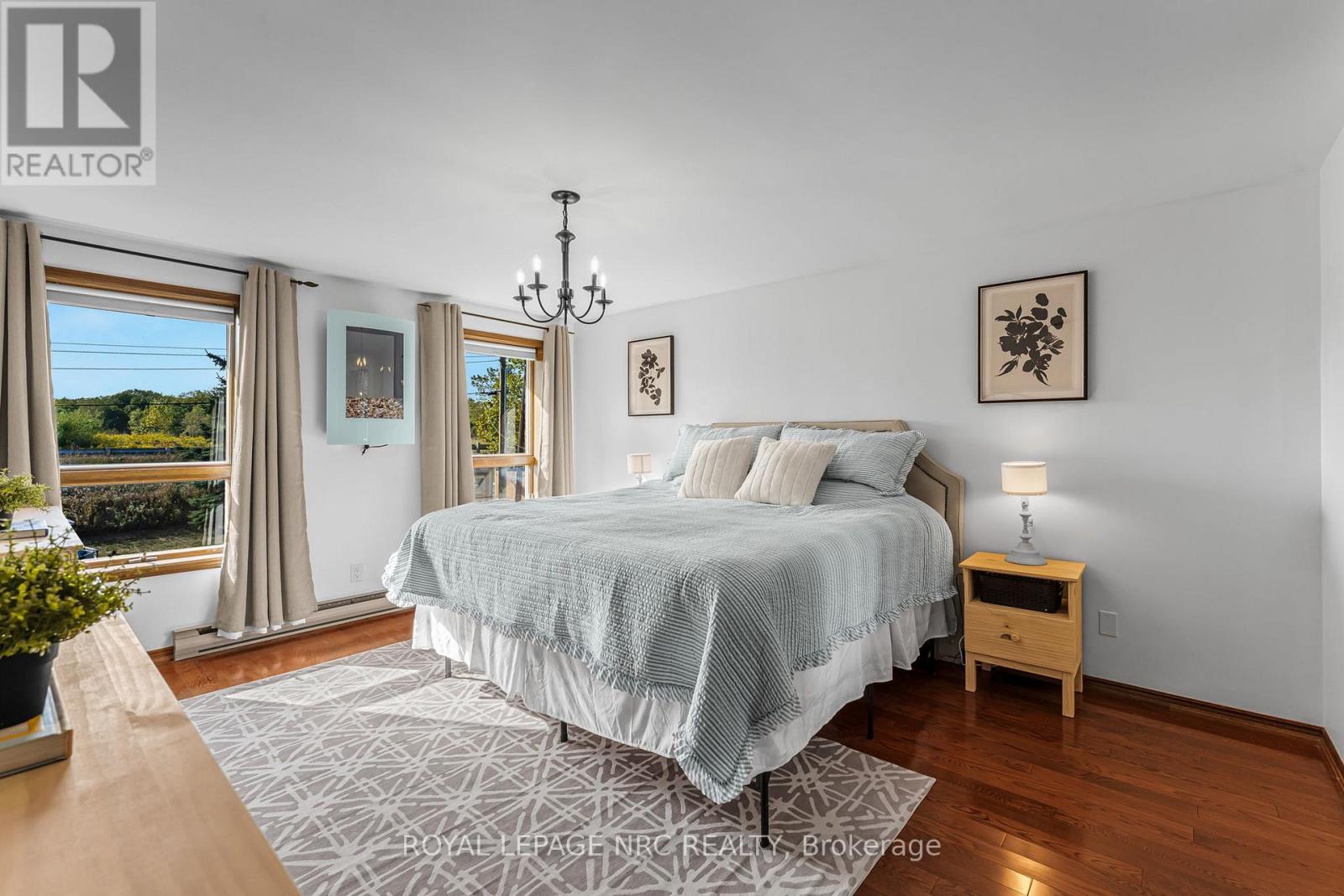 












15 OXFORD BOULEVARD

,
Port Colborne (Main Street),




Ontario
L3K5C8

