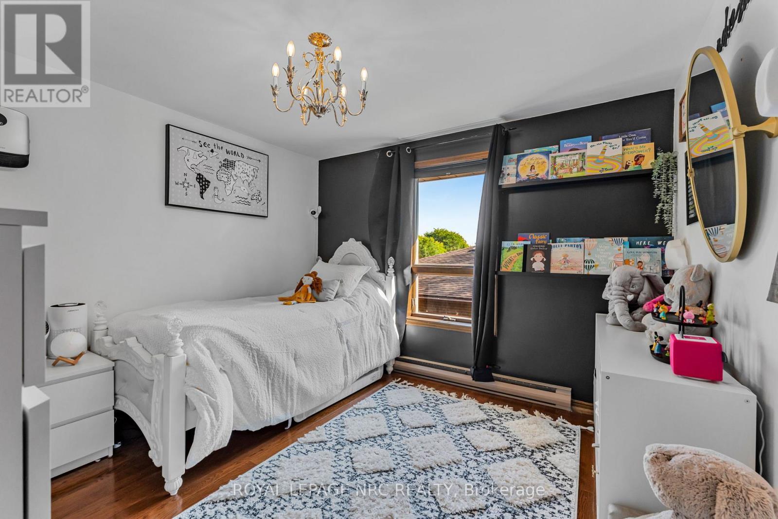 












15 OXFORD BOULEVARD

,
Port Colborne (Main Street),




Ontario
L3K5C8

