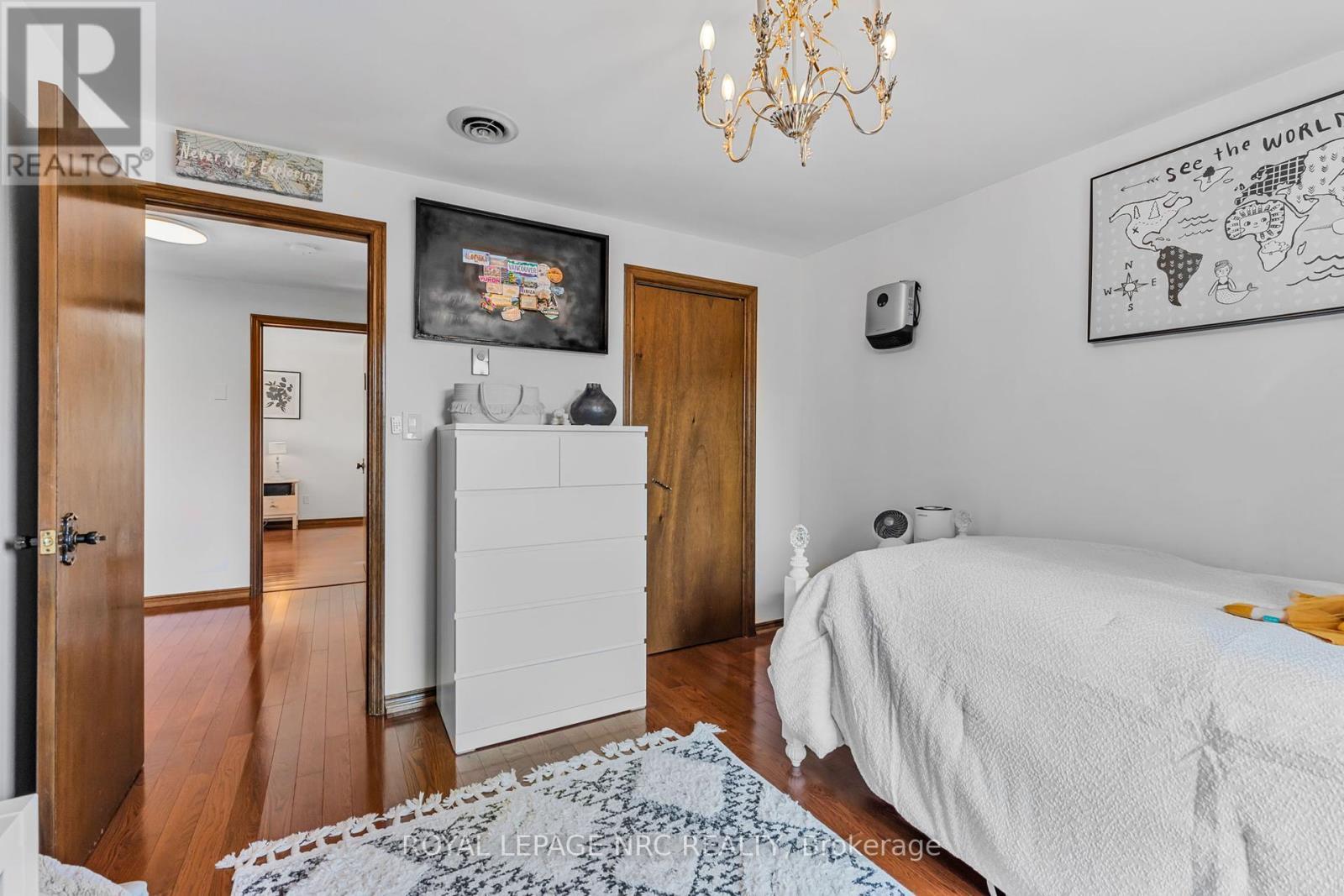 












15 OXFORD BOULEVARD

,
Port Colborne (Main Street),




Ontario
L3K5C8

