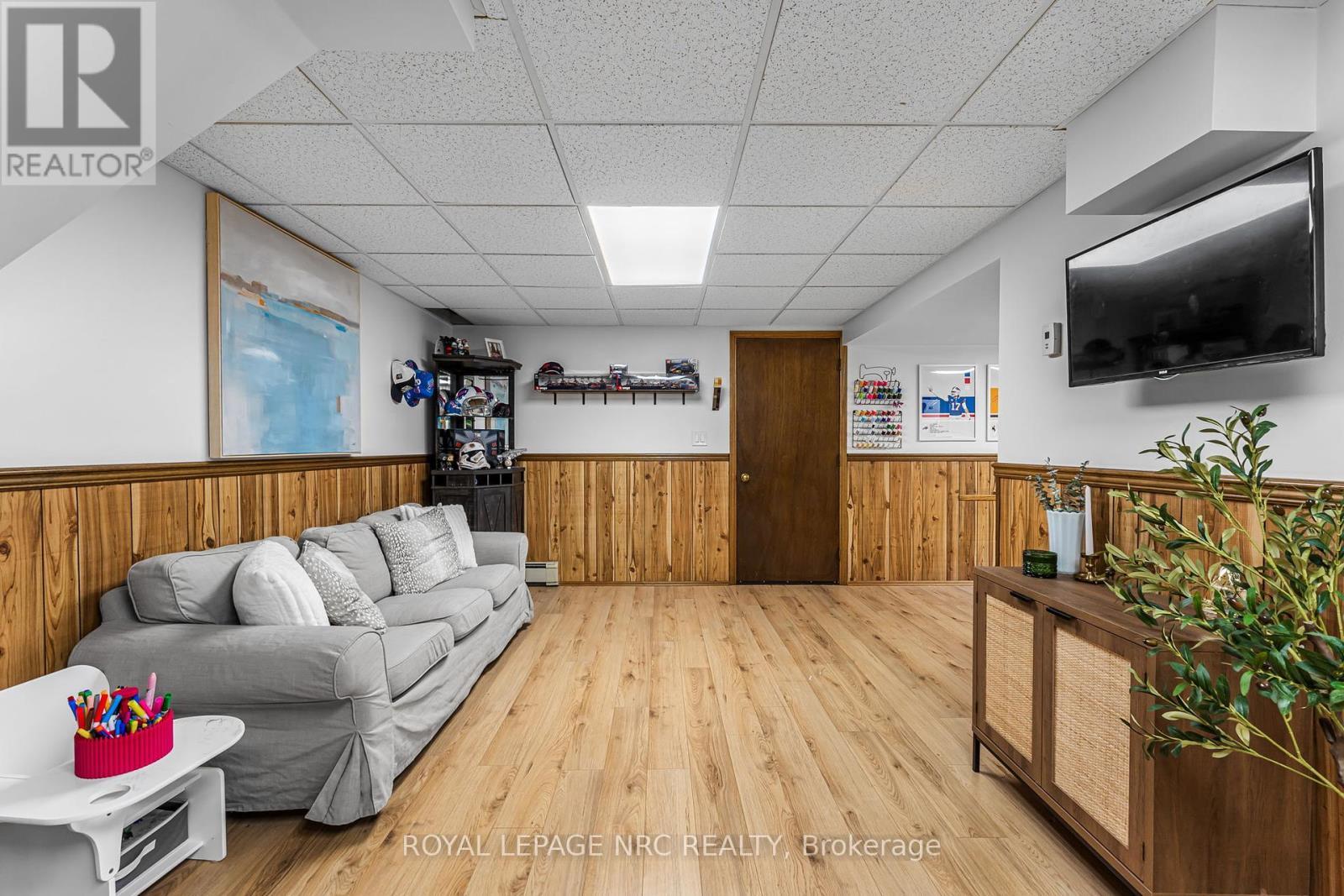 












15 OXFORD BOULEVARD

,
Port Colborne (Main Street),




Ontario
L3K5C8

