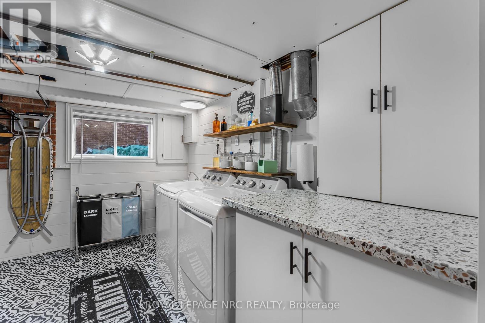 












15 OXFORD BOULEVARD

,
Port Colborne (Main Street),




Ontario
L3K5C8

