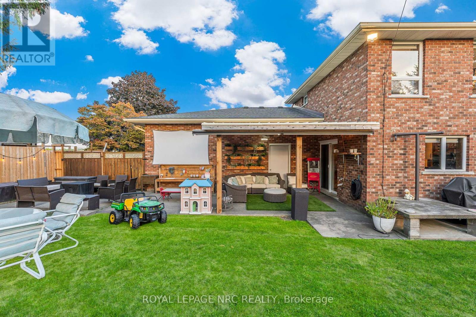 












15 OXFORD BOULEVARD

,
Port Colborne (Main Street),




Ontario
L3K5C8

