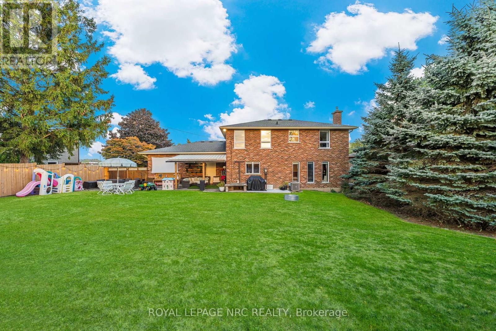 












15 OXFORD BOULEVARD

,
Port Colborne (Main Street),




Ontario
L3K5C8

