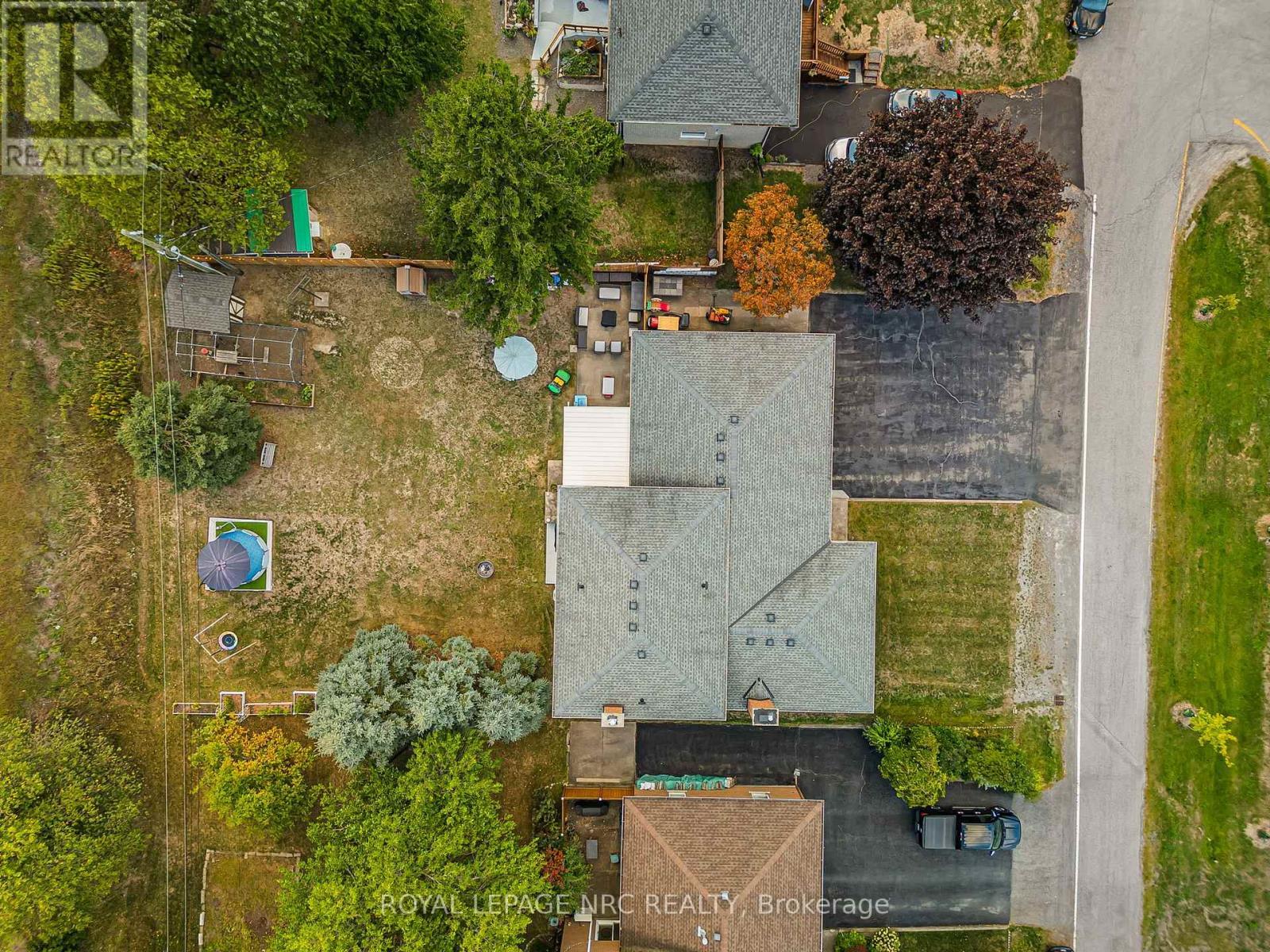 












15 OXFORD BOULEVARD

,
Port Colborne (Main Street),




Ontario
L3K5C8

