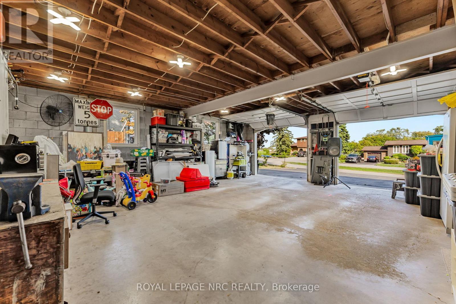 












15 OXFORD BOULEVARD

,
Port Colborne (Main Street),




Ontario
L3K5C8

