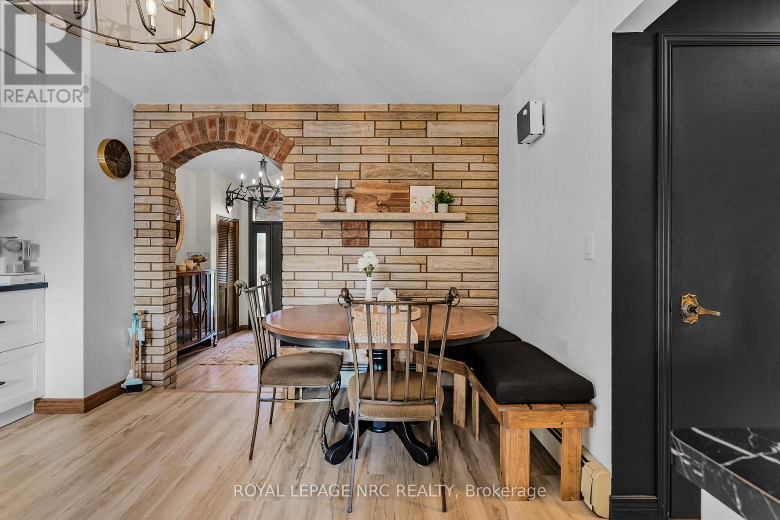 












15 OXFORD BOULEVARD

,
Port Colborne (Main Street),




Ontario
L3K5C8

