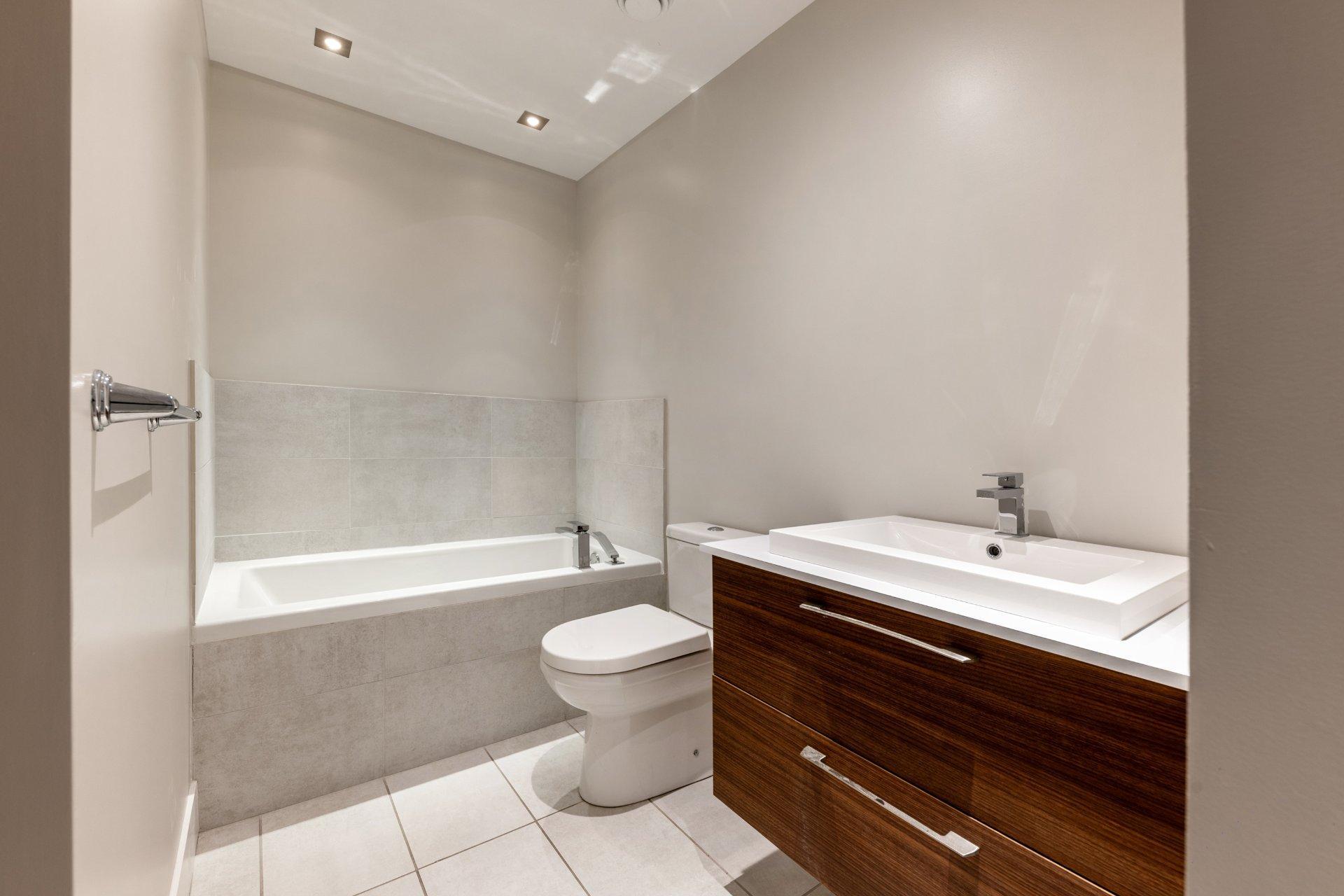 









5030


Boul. Léger

, 101,
Montréal (Montréal-Nord),




QC
H1G0A4

