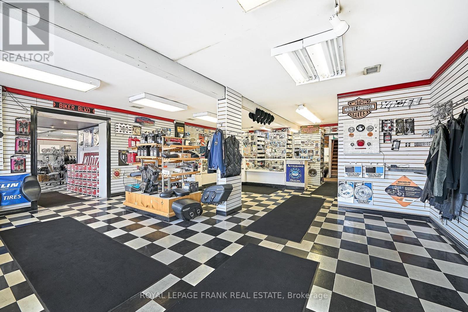 












287 DEAN AVENUE

,
Oshawa (Central),




Ontario
L1H3E1

