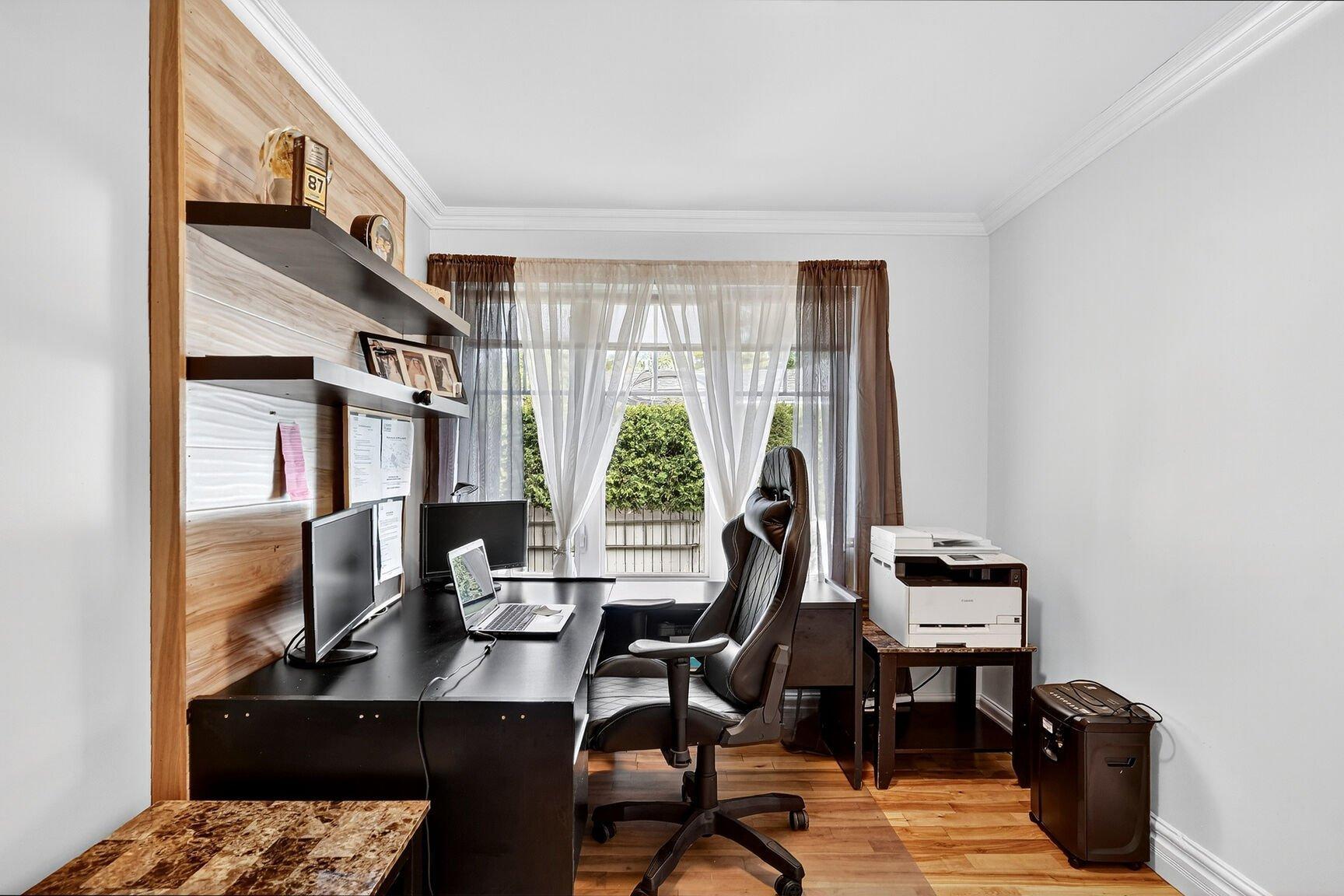 









345Z


3e Boulevard

,
Saint-Jérôme,




QC
J7Z3L8

