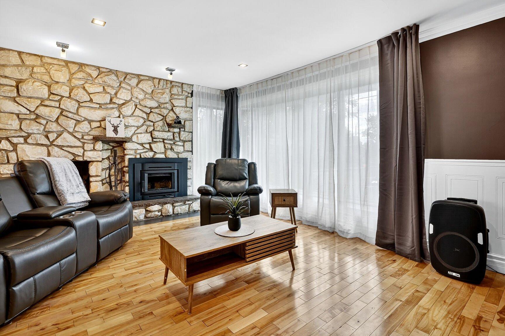 









345Z


3e Boulevard

,
Saint-Jérôme,




QC
J7Z3L8

