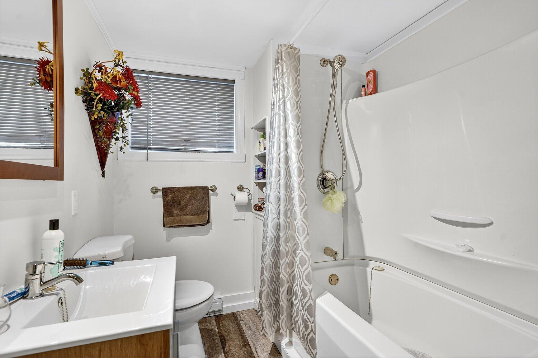 









345Z


3e Boulevard

,
Saint-Jérôme,




QC
J7Z3L8

