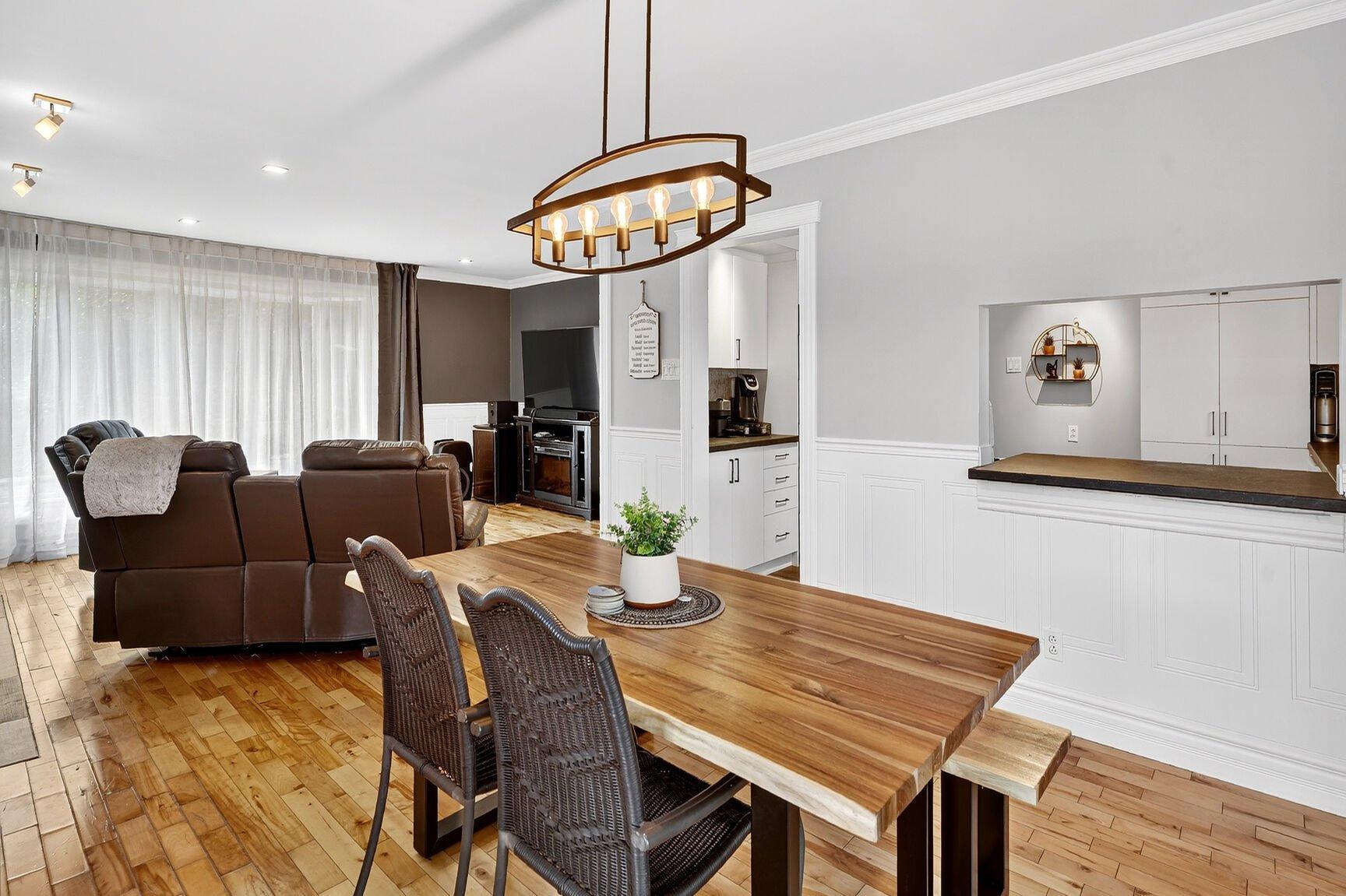 









345Z


3e Boulevard

,
Saint-Jérôme,




QC
J7Z3L8

