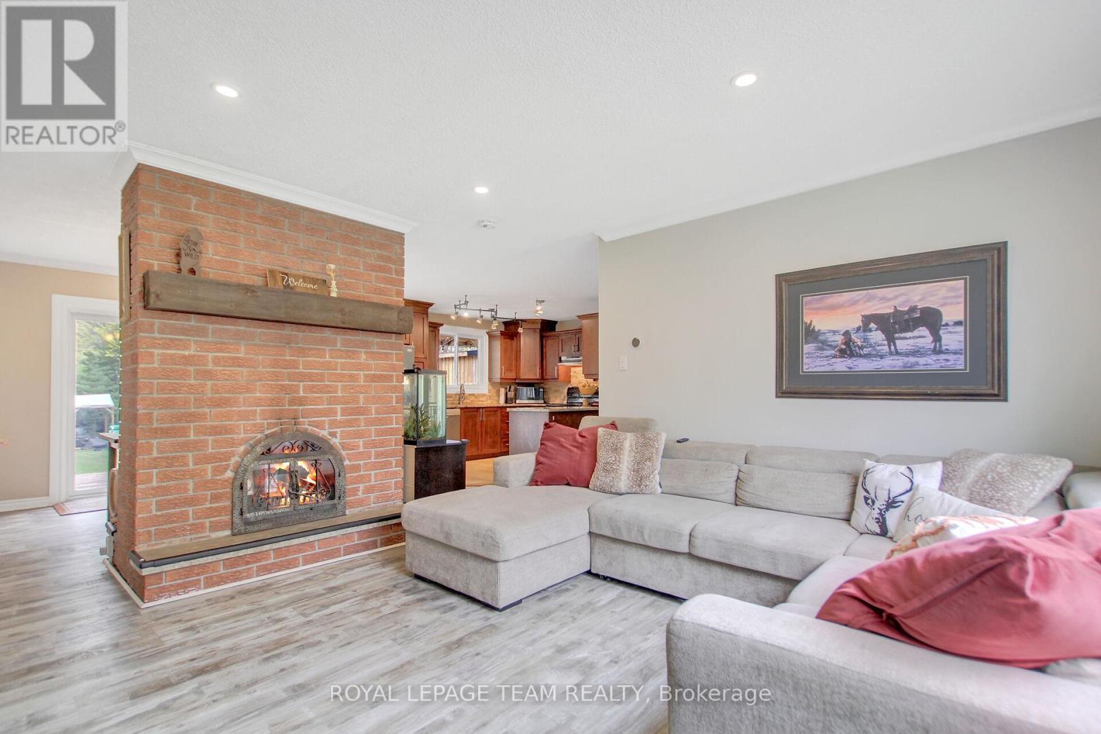 












129 SPINNAKER WAY

,
Ottawa,




Ontario
K0A3M0

