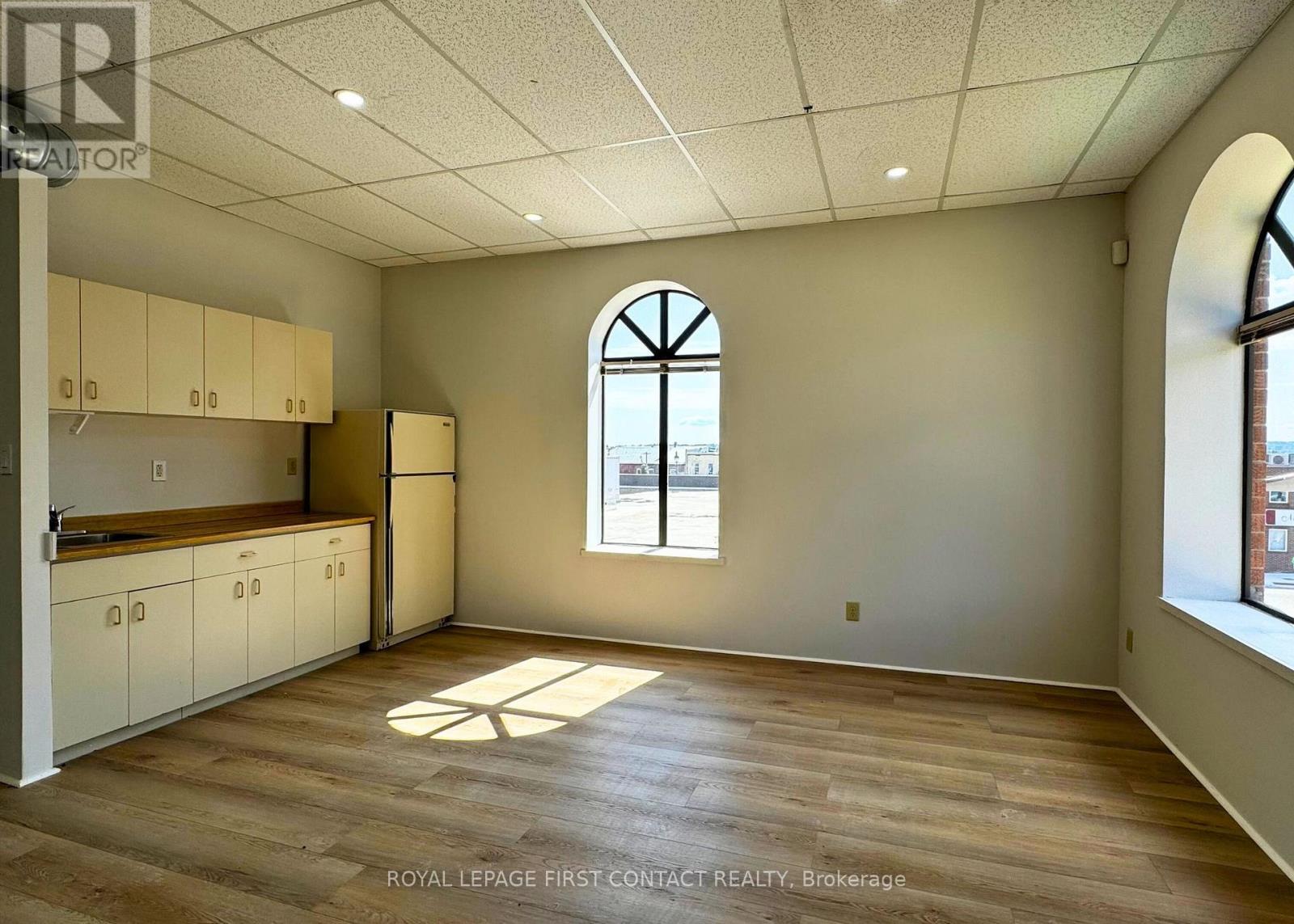 












SECOND FLOOR - 48 COLLIER STREET

,
Barrie,




Ontario
L4M1G8

