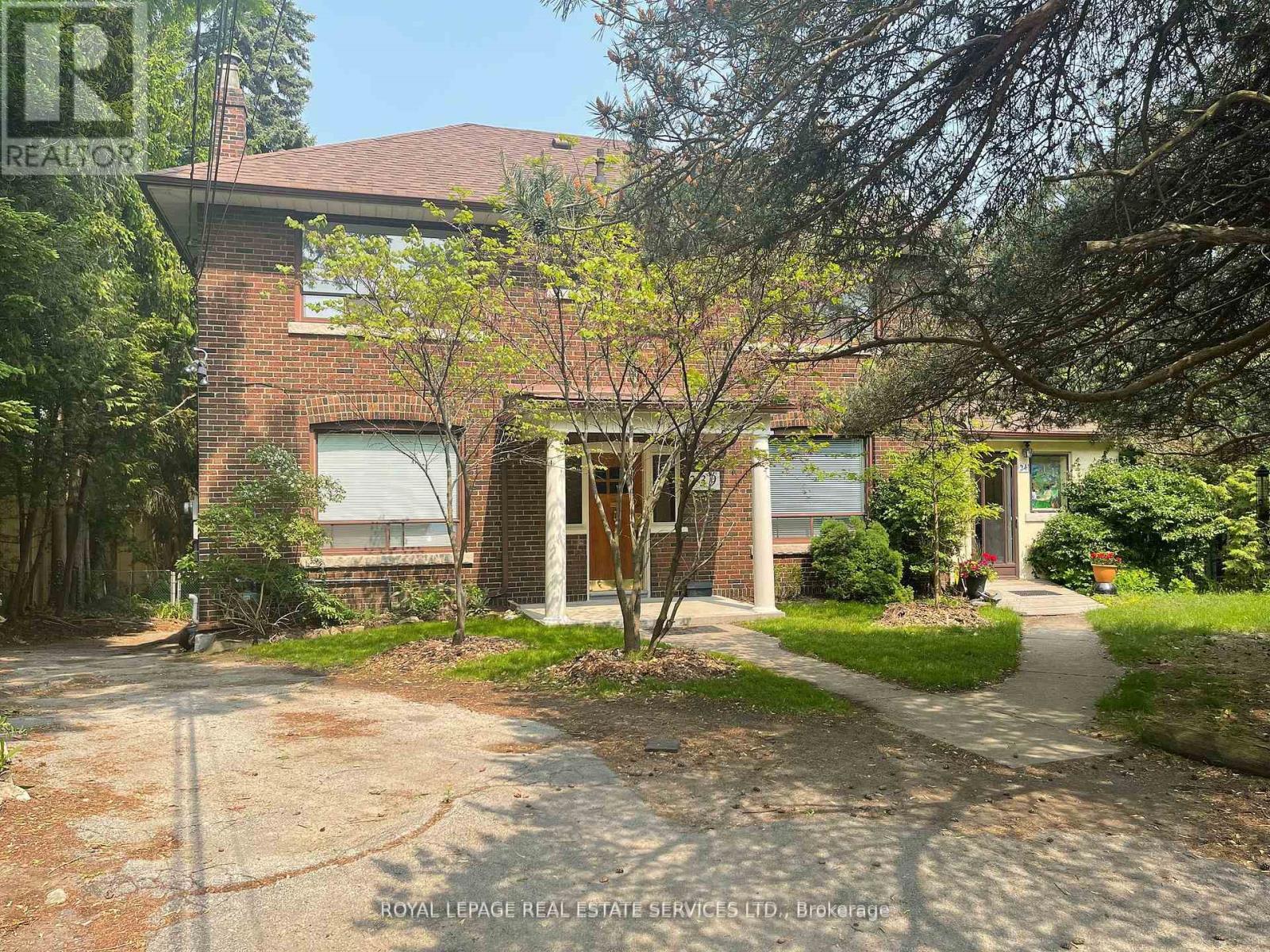 












UPPER - 239 ELLIS AVENUE

,
Toronto,




Ontario
M6S2X4

