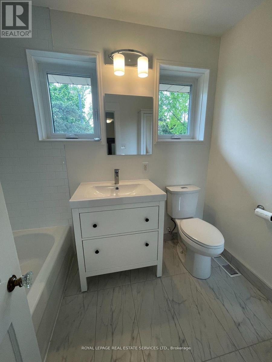 












UPPER - 239 ELLIS AVENUE

,
Toronto,




Ontario
M6S2X4

