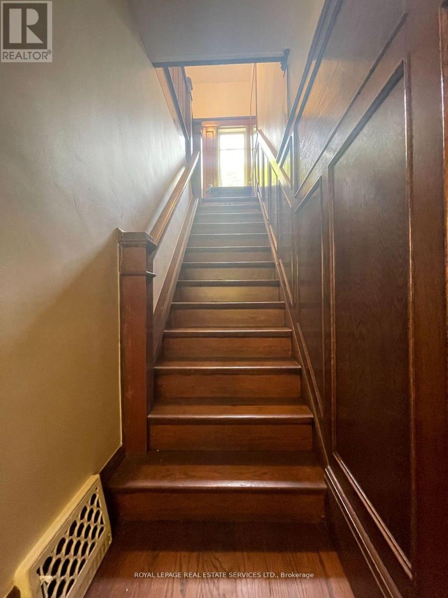 












UPPER - 239 ELLIS AVENUE

,
Toronto,




Ontario
M6S2X4

