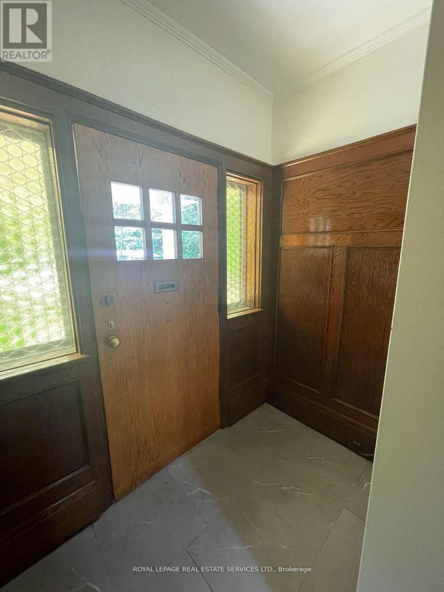 












UPPER - 239 ELLIS AVENUE

,
Toronto,




Ontario
M6S2X4

