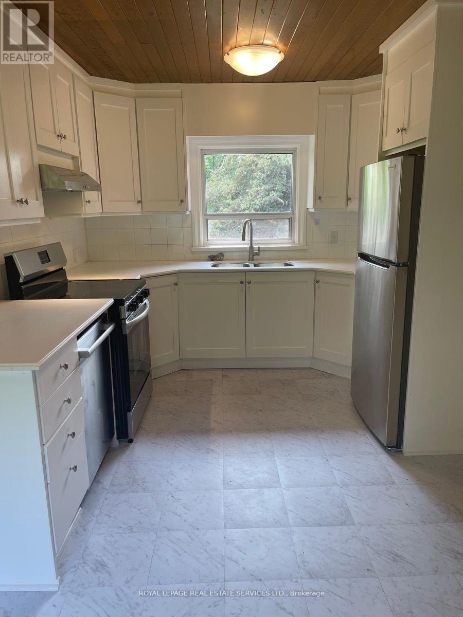 












UPPER - 239 ELLIS AVENUE

,
Toronto,




Ontario
M6S2X4

