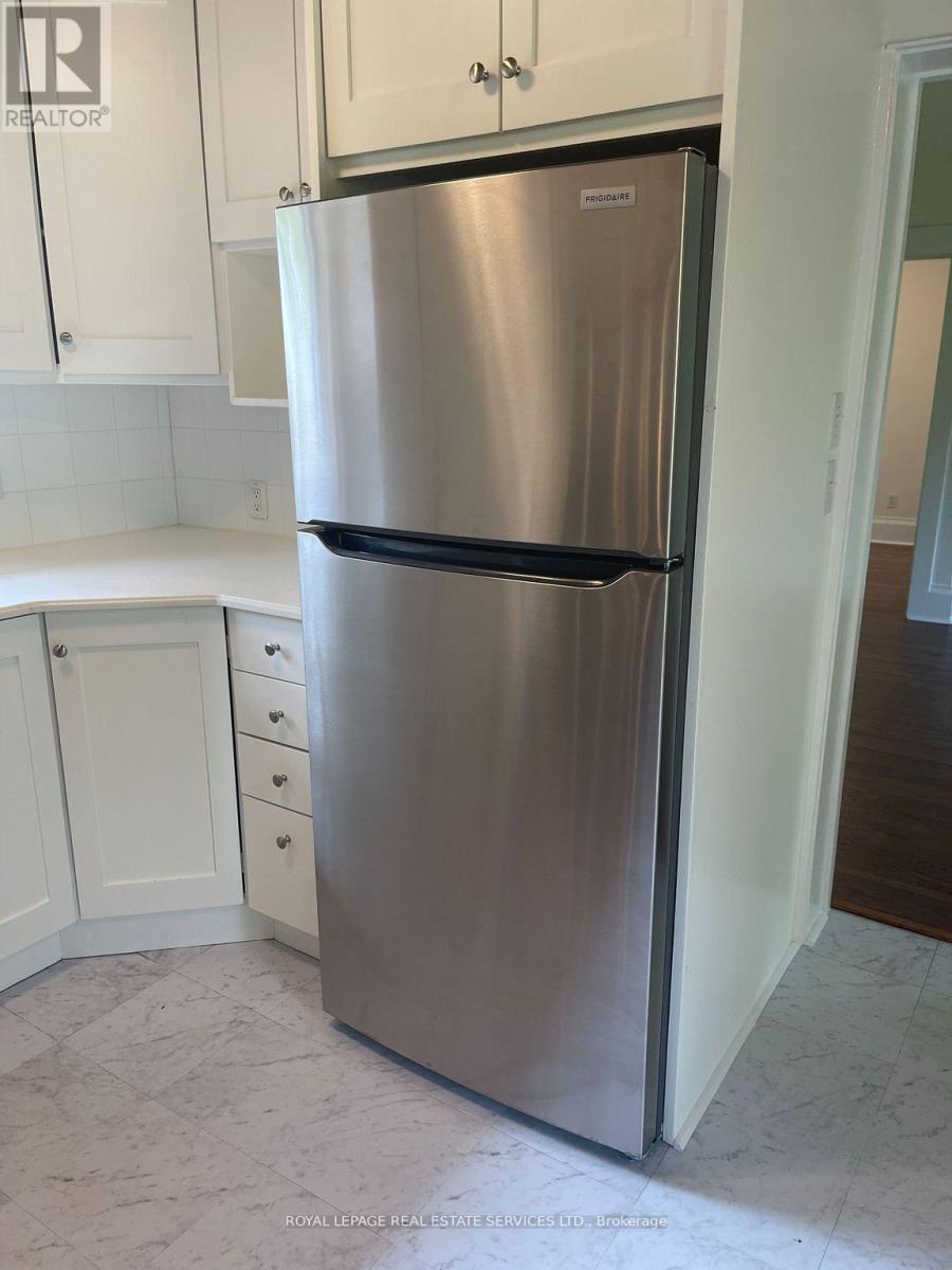 












UPPER - 239 ELLIS AVENUE

,
Toronto,




Ontario
M6S2X4

