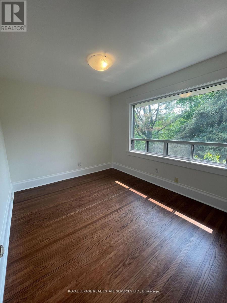 












UPPER - 239 ELLIS AVENUE

,
Toronto,




Ontario
M6S2X4

