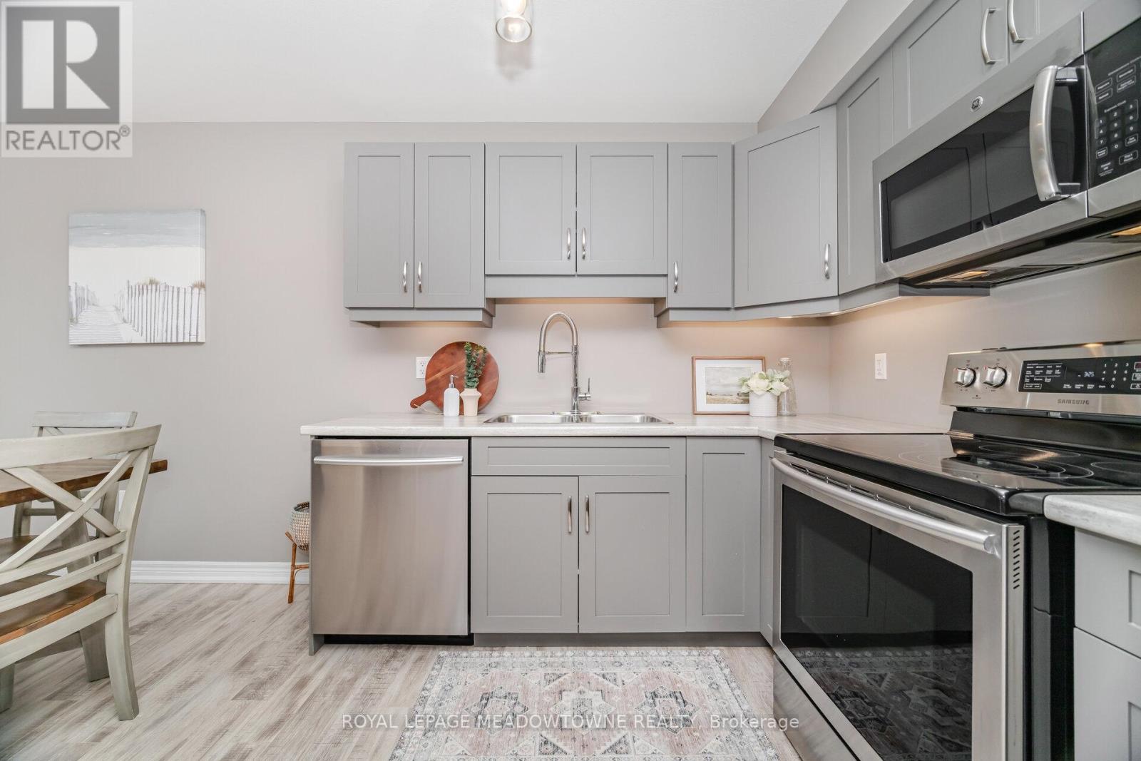 












6338 SHAPTON CRESCENT

,
Niagara Falls,




Ontario
L2H0L9

