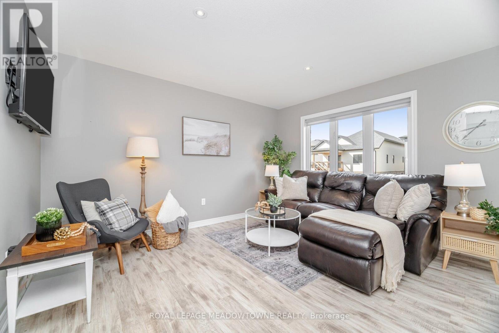 












6338 SHAPTON CRESCENT

,
Niagara Falls,




Ontario
L2H0L9

