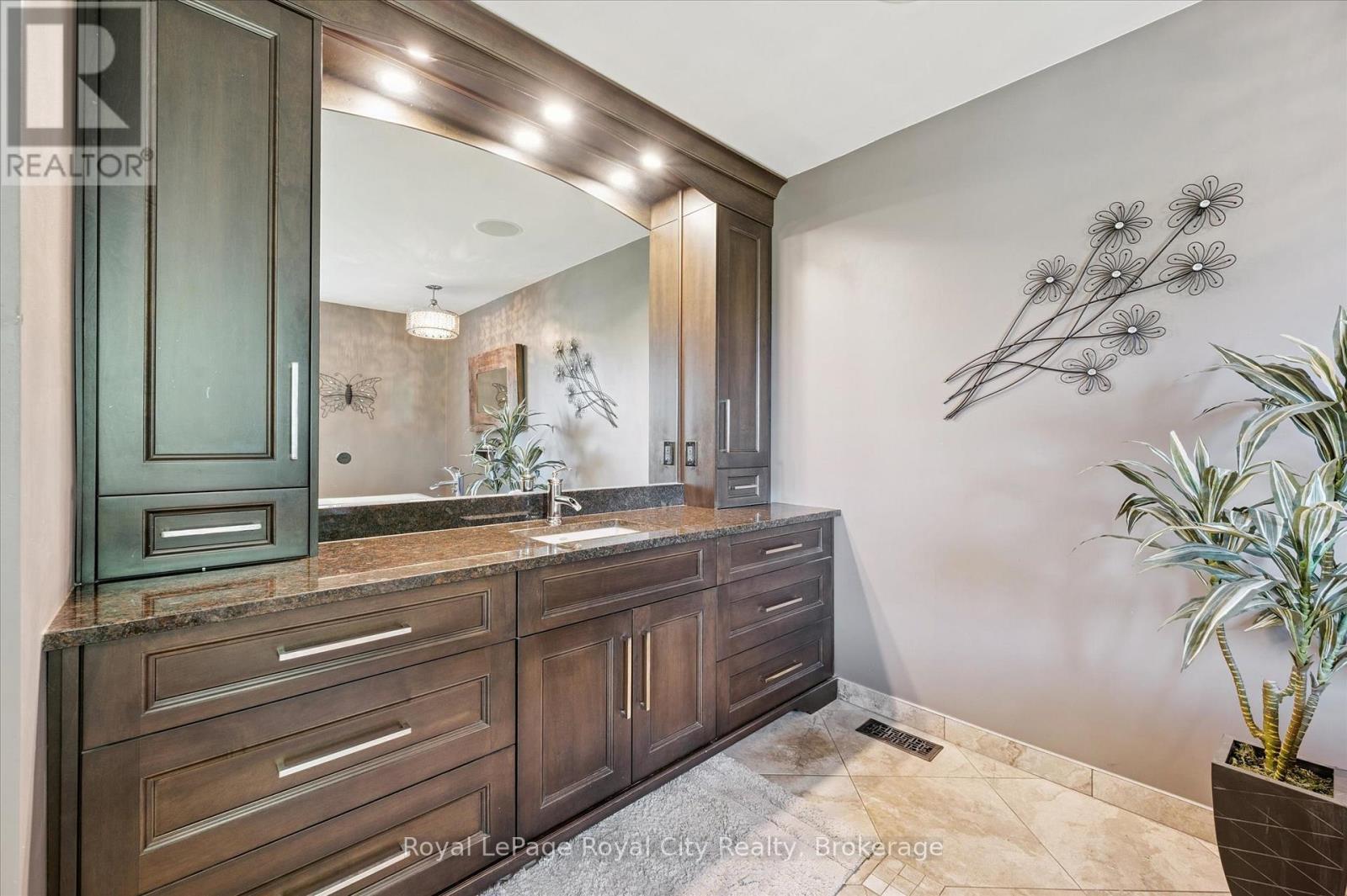












5072 WELLINGTON RD 32 ROAD

,
Guelph/Eramosa,







Ontario
N1H6J4

