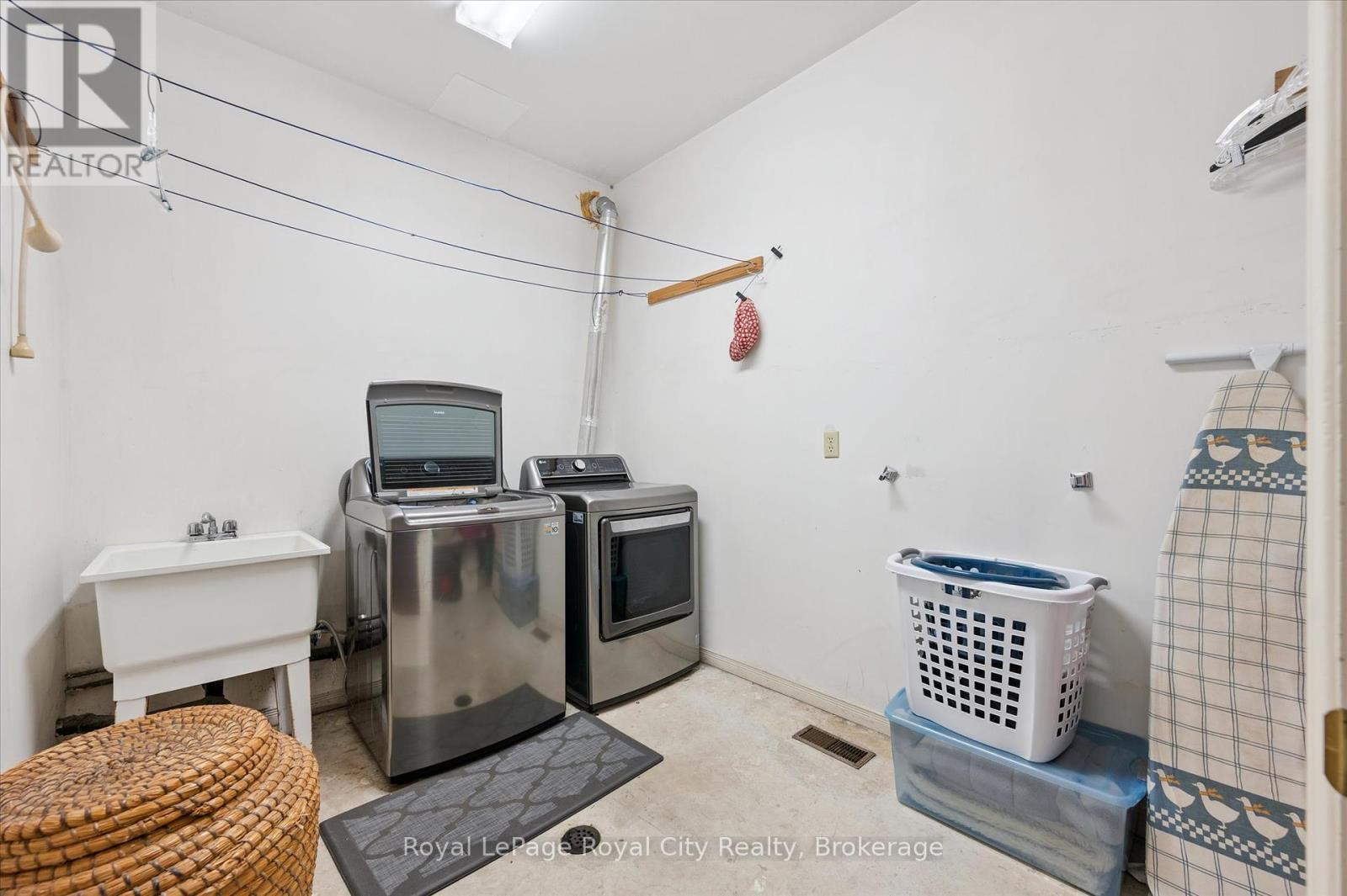 












5072 WELLINGTON RD 32 ROAD

,
Guelph/Eramosa,







Ontario
N1H6J4

