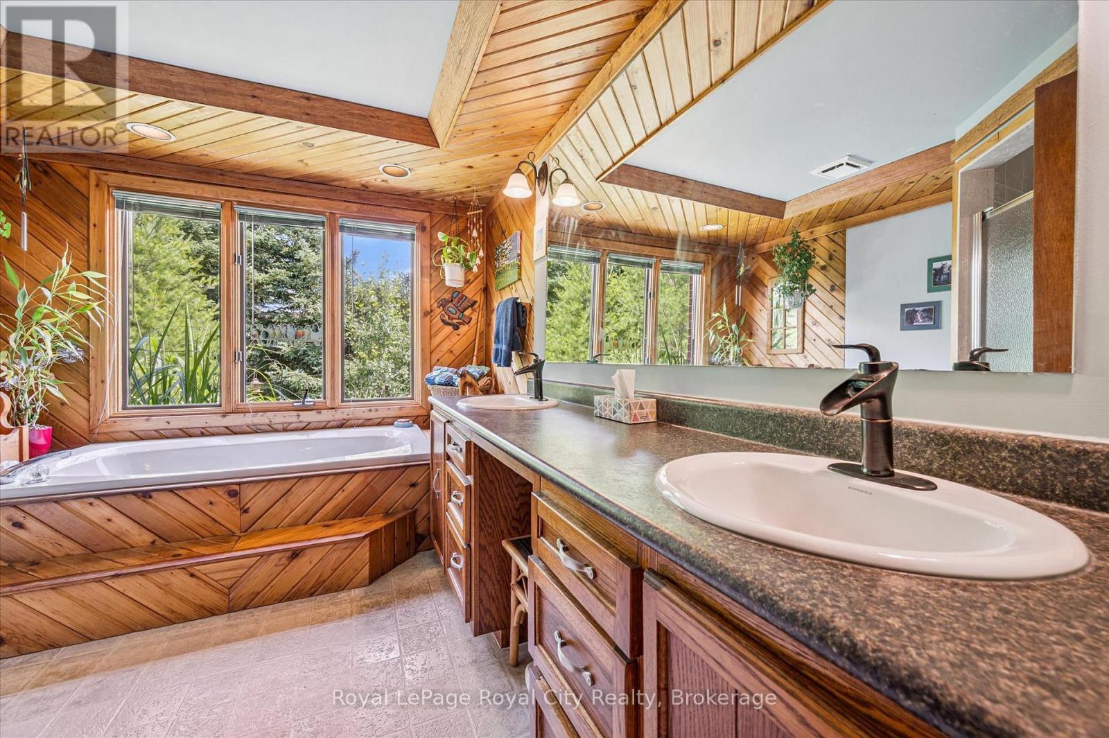 












5792 8TH LINE E

,
Guelph/Eramosa,




Ontario
N0B1B0

