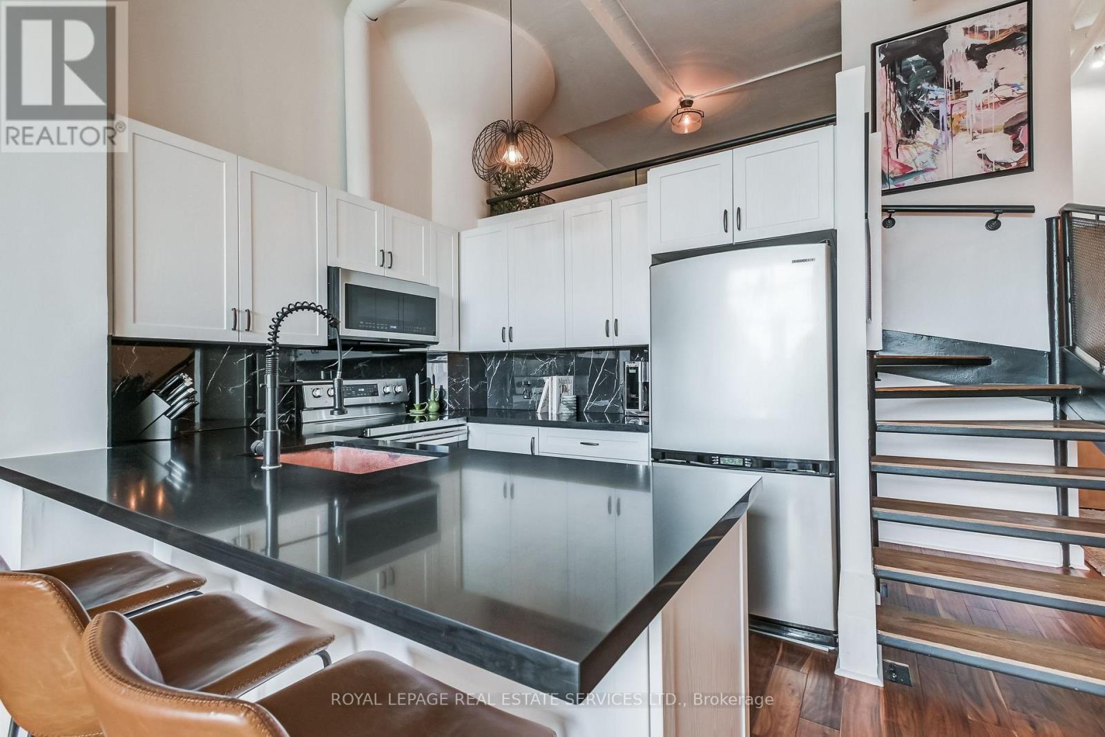 












126 - 1001 ROSELAWN AVENUE

,
Toronto,




Ontario
M6B4M4

