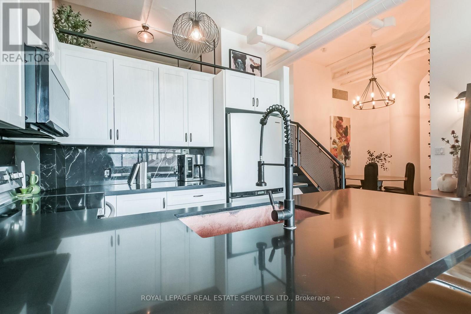 












126 - 1001 ROSELAWN AVENUE

,
Toronto,




Ontario
M6B4M4

