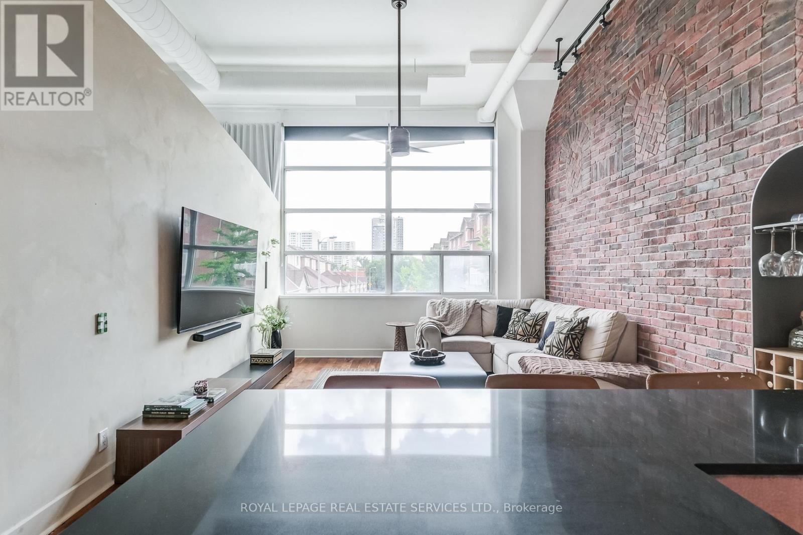 












126 - 1001 ROSELAWN AVENUE

,
Toronto,




Ontario
M6B4M4

