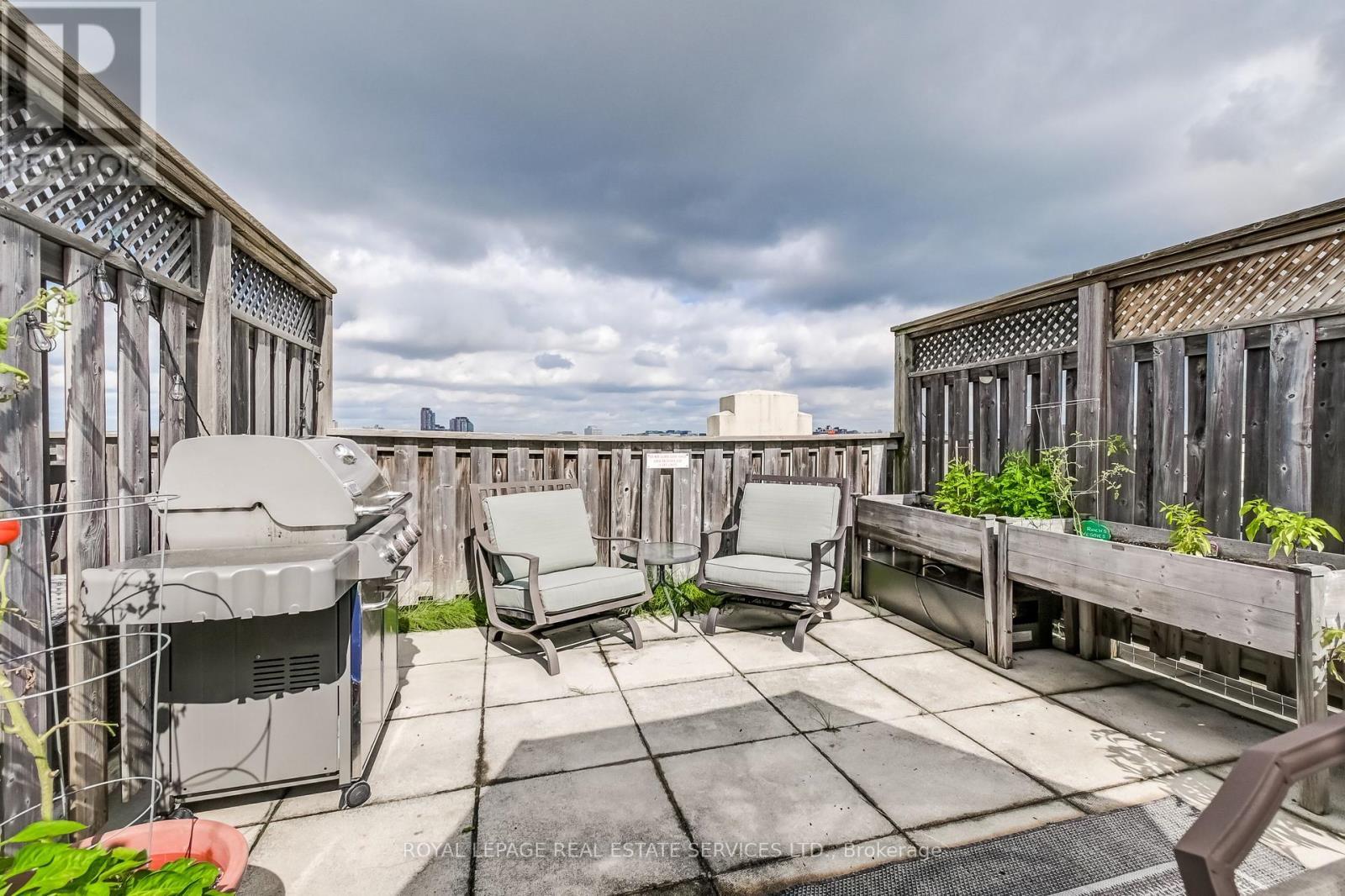 












126 - 1001 ROSELAWN AVENUE

,
Toronto,




Ontario
M6B4M4

