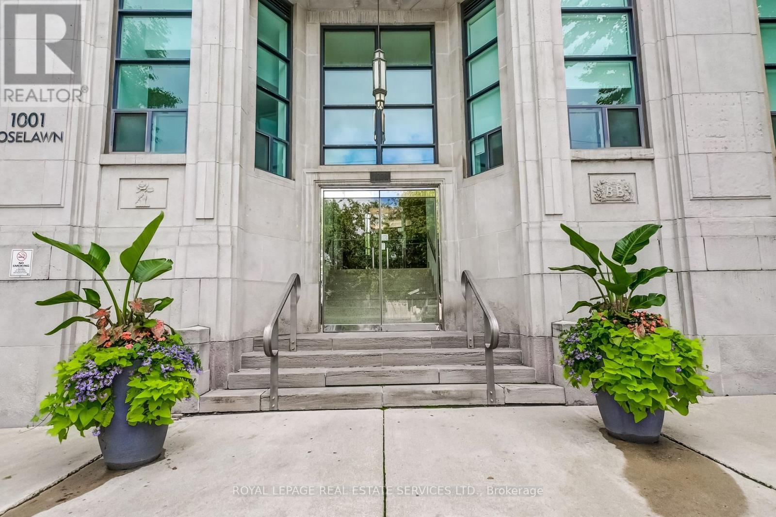 












126 - 1001 ROSELAWN AVENUE

,
Toronto,




Ontario
M6B4M4


