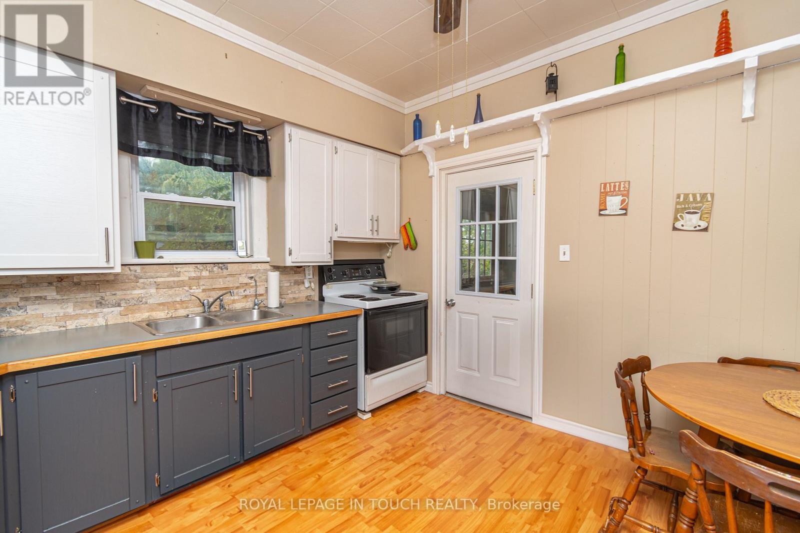 












125 EIGHTH STREET

,
Midland,




Ontario
L4R4A5

