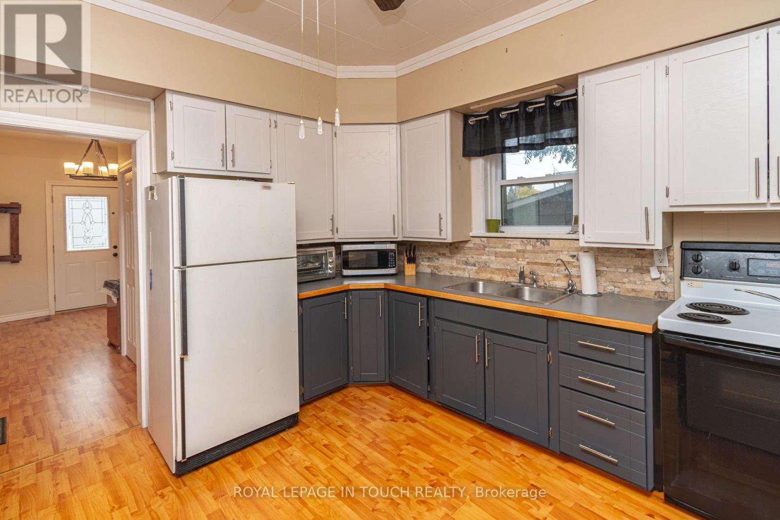 












125 EIGHTH STREET

,
Midland,




Ontario
L4R4A5

