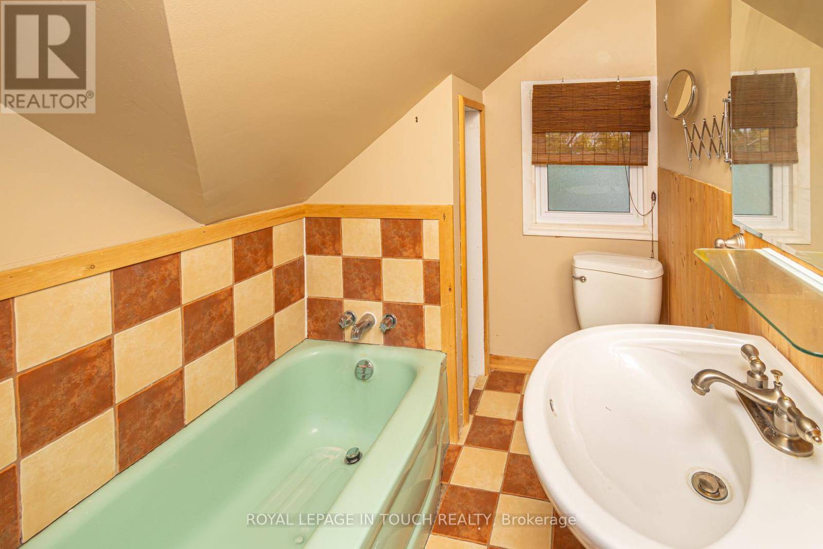 












125 EIGHTH STREET

,
Midland,




Ontario
L4R4A5

