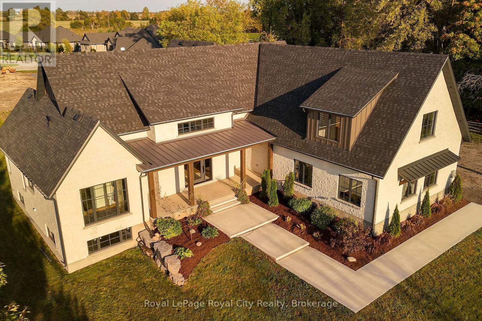 












7221 WELLINGTON 21 ROAD

,
Centre Wellington,




Ontario
N0B1B0

