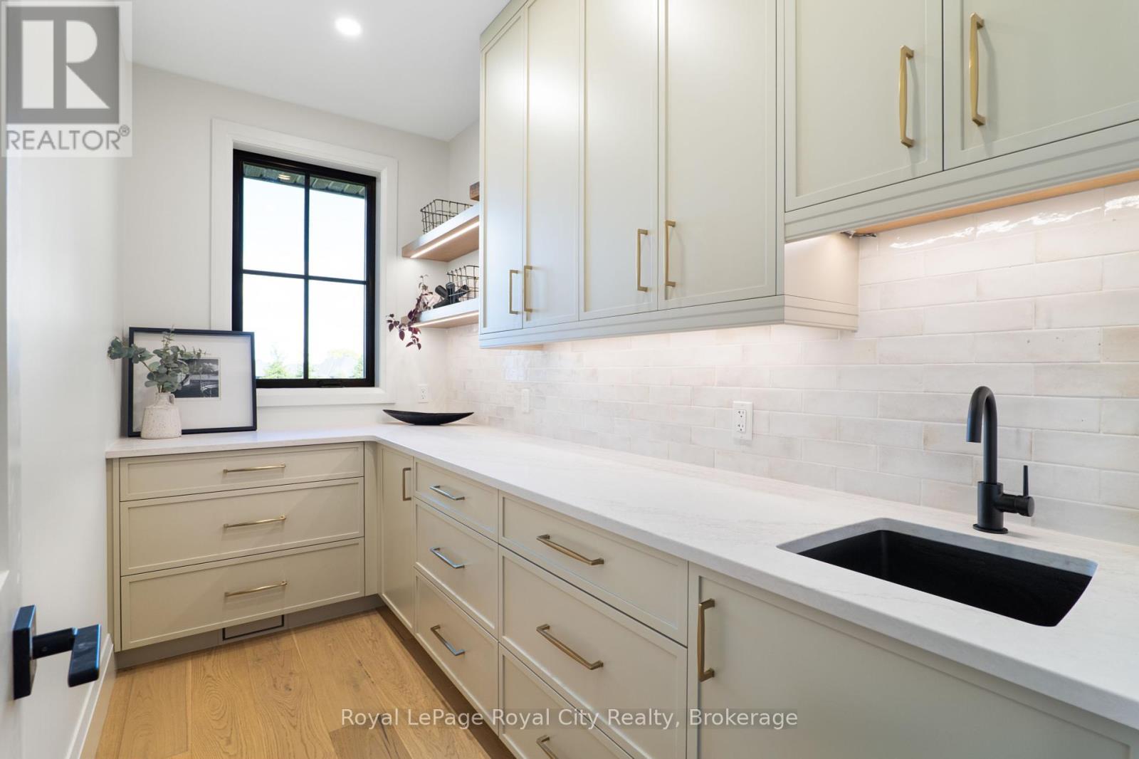 












7221 WELLINGTON 21 ROAD

,
Centre Wellington,




Ontario
N0B1B0

